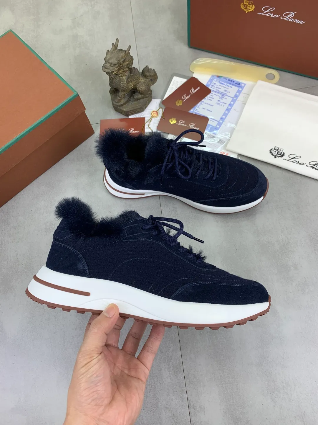 Men's Men's Shoes 💰P460 New Style 💰Mauri The latest casual shoes Loro Piana 💯Top grade💯Buy the original copy💯 Founded the existing Loro Piana company on April 24, 1924. It is now the sixth generation of family business, providing top quality products to customers who are discerning about taste and quality. Imported original fly woven fabric with cowhide fabric, plain calfskin lining. Hand-sewn thread with cowhide feet. Original packaging. High-end outsole. Size: 38-44 (customized for 45 and 46). 5️⃣ colors available.